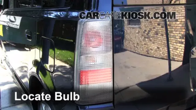 2006 Scion xB 1.5L 4 Cyl. Éclairage Feu clignotant arrière (remplacer l'ampoule)